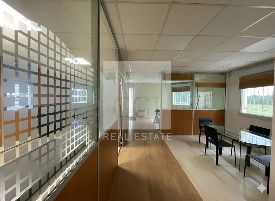 Office in Eybens for lease Building Photo- Image 1 of 13
