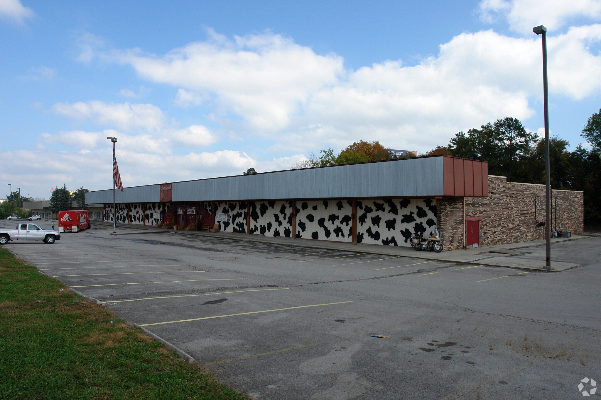 11210-11220 Outlet Dr, Knoxville, TN for lease Primary Photo- Image 1 of 4