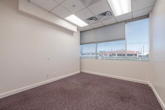 2947 E Broadway St, Pearland, TX for lease Interior Photo- Image 1 of 4