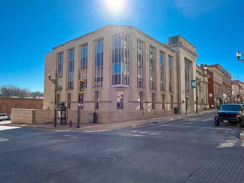 2 W Beverley St, Staunton, VA à vendre - Photo du bâtiment - Image 2 de 7