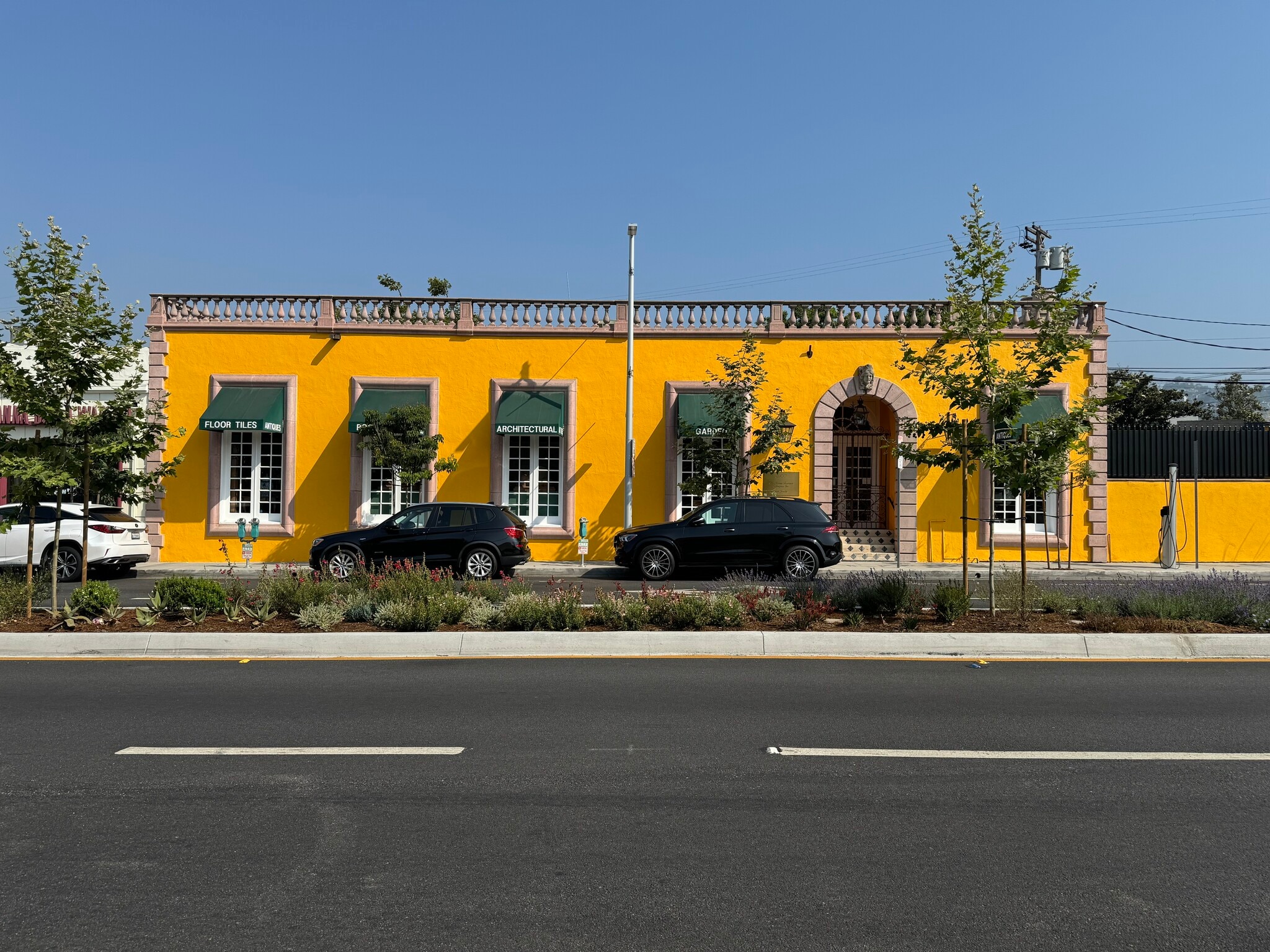8435 Melrose Ave, West Hollywood, CA for lease Building Photo- Image 1 of 9