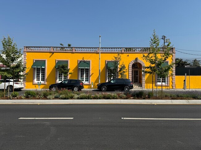More details for 8435 Melrose Ave, West Hollywood, CA - Retail for Lease