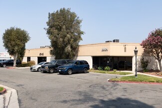 Plus de détails pour 2021 W Commonwealth Ave, Fullerton, CA - Local d'activités, Industriel à louer