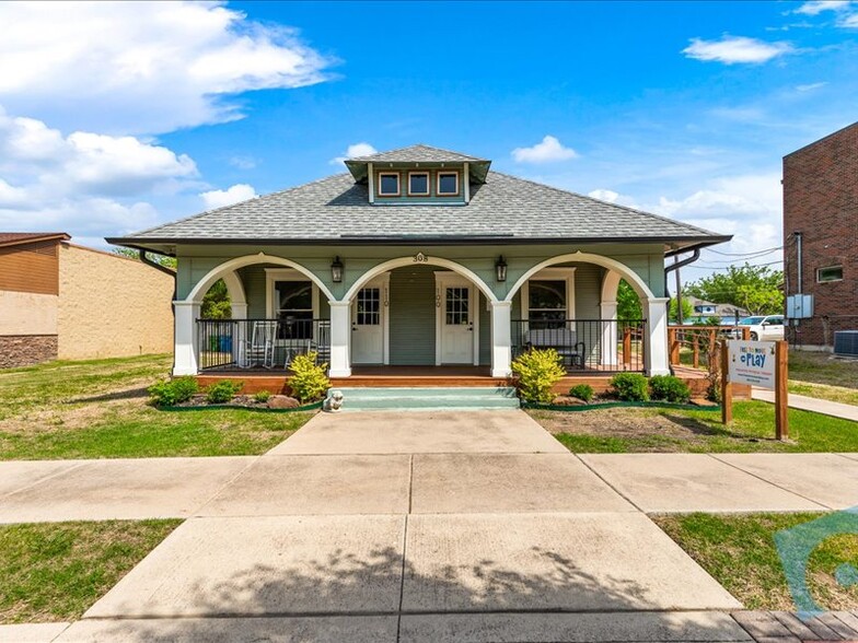 308 N Oak St, Roanoke, TX for sale - Building Photo - Image 1 of 1