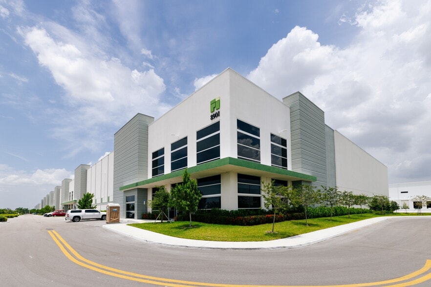 8901 NW 87th Ave, Medley, FL for lease - Building Photo - Image 2 of 6