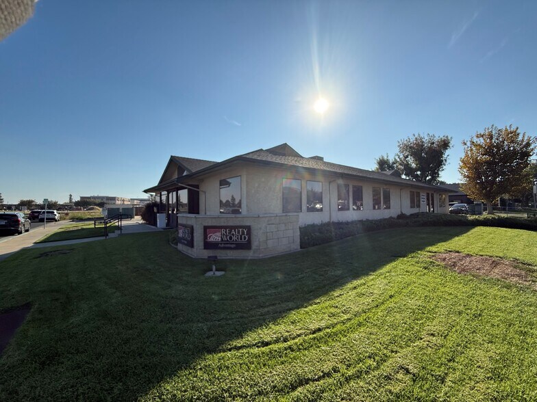 1413 Bailey Dr, Hanford, CA à louer - Photo du bâtiment - Image 3 de 17