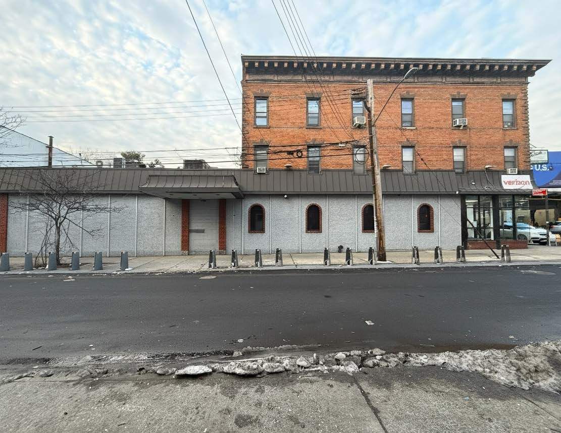 66-96 Fresh Pond Rd, Flushing, NY for lease Primary Photo- Image 1 of 12