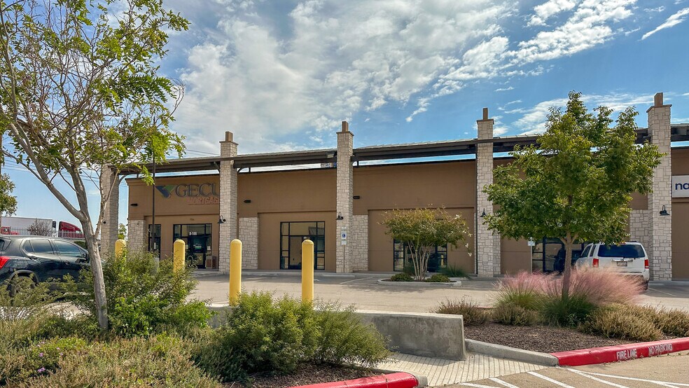 1265 Joe Battle Blvd, El Paso, TX à louer - Photo du bâtiment - Image 3 de 13