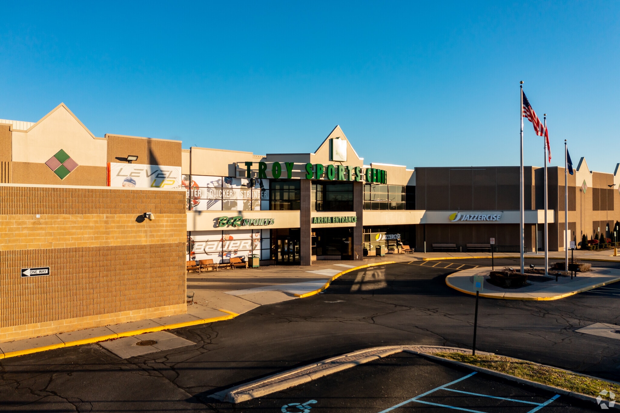 1819 E Big Beaver Rd, Troy, MI for lease Building Photo- Image 1 of 14