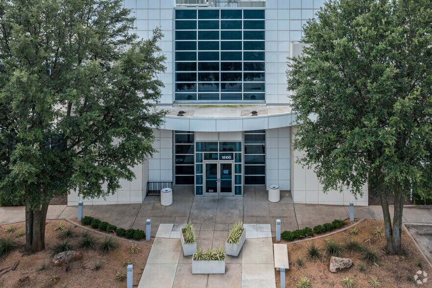 15100 FAA Blvd, Fort Worth, TX à vendre - Photo du bâtiment - Image 3 de 7