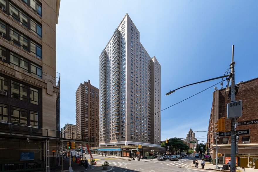 747-755 Broadway, New York, NY for lease - Building Photo - Image 2 of 2