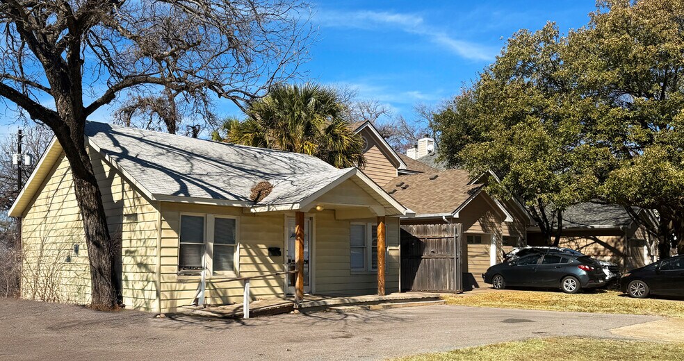 4500 Avenue B, Austin, TX à louer - Photo du bâtiment - Image 2 de 3