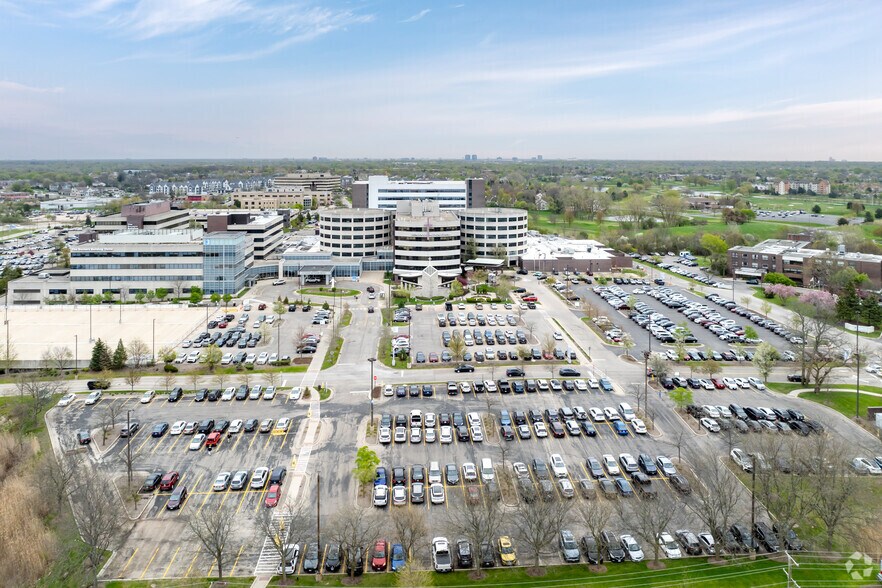 1555 Barrington Rd, Hoffman Estates, IL à louer - Aérien - Image 2 de 4