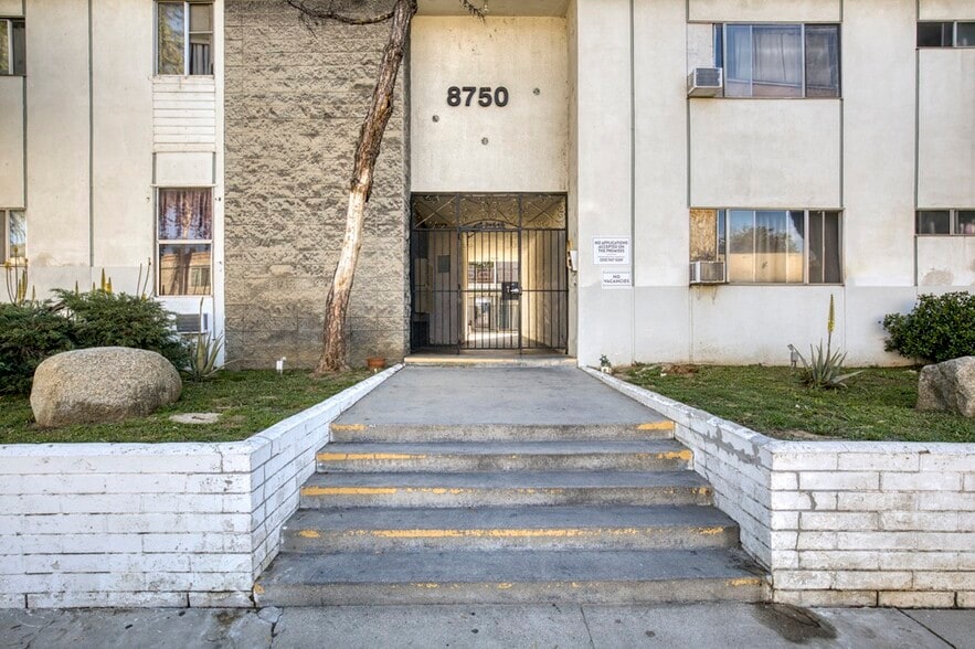 8750 Owensmouth Ave, Canoga Park, CA for sale - Building Photo - Image 2 of 14