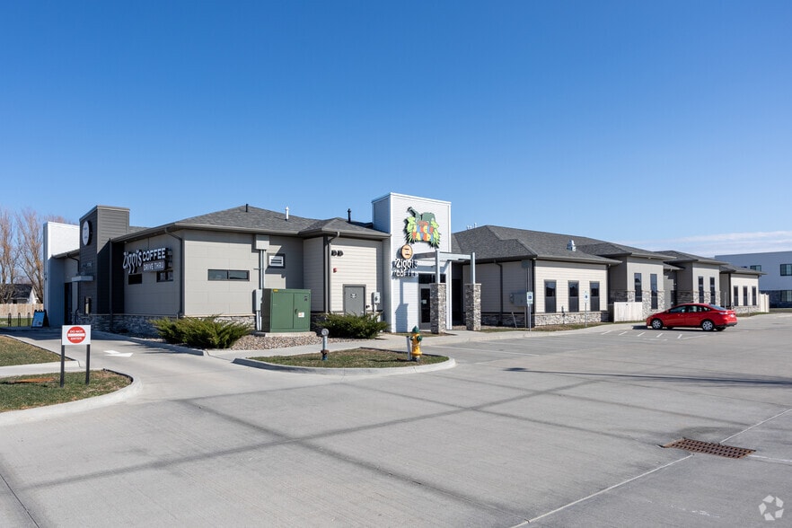 1606 NW Irvinedale Dr, Ankeny, IA à louer - Photo principale - Image 2 de 34