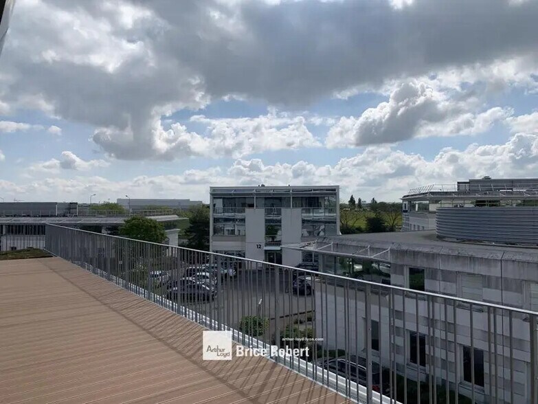 1 Rue Jacques Monod, Bron à louer - Photo du bâtiment - Image 3 de 7