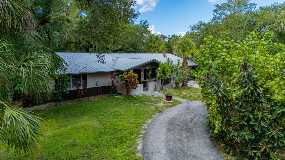 23087 Central Ave, Port Charlotte, FL à vendre - Photo principale - Image 1 de 8