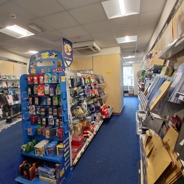 16 Market Sq, Buckingham for lease - Building Photo - Image 3 of 6