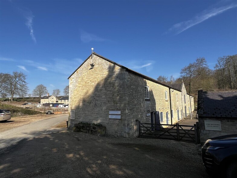 Cringle Ln, Stoke Rochford à louer - Photo du bâtiment - Image 3 de 76