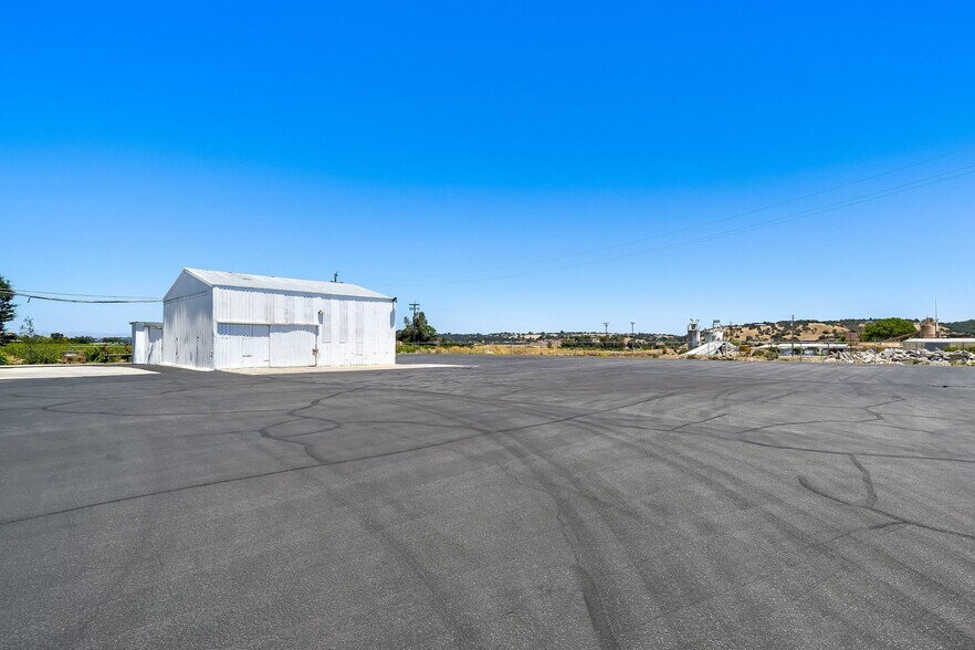 2320 Ramada Dr, Paso Robles, CA for lease - Building Photo - Image 1 of 19