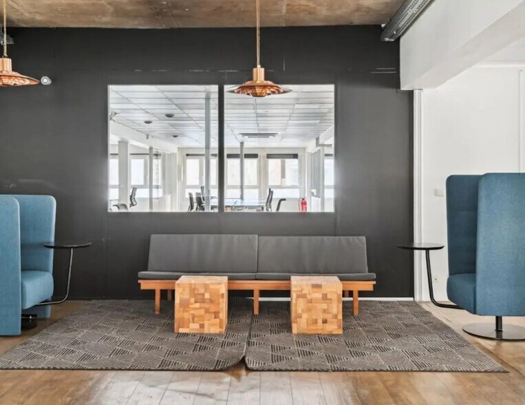 Bureau dans Saint-Ouen-sur-Seine à louer - Photo du bâtiment - Image 1 de 11