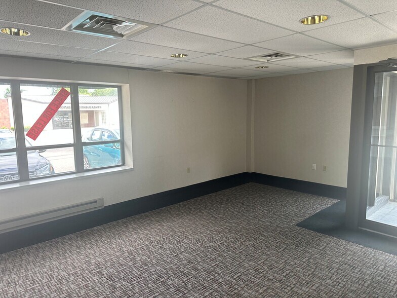 390 Pierce St, Kingston, PA à louer - Photo du bâtiment - Image 2 de 15