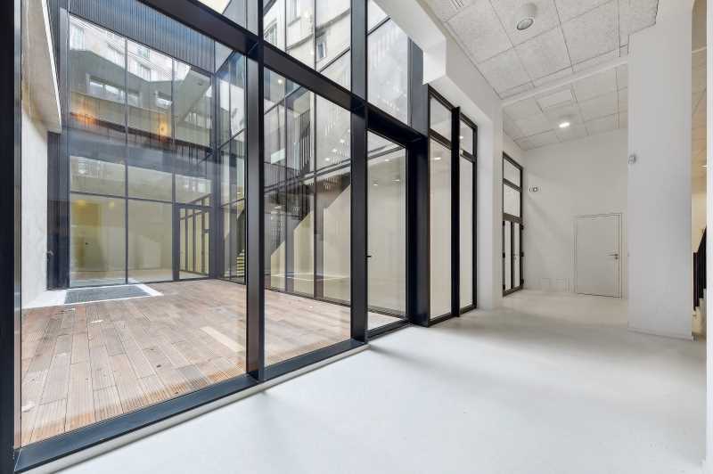44 Rue Des Vinaigriers, Paris for sale - Interior Photo - Image 2 of 18