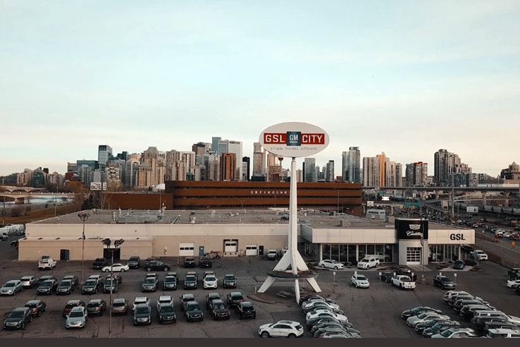 1720 Bow Trl SW, Calgary, AB for lease - Primary Photo - Image 1 of 1