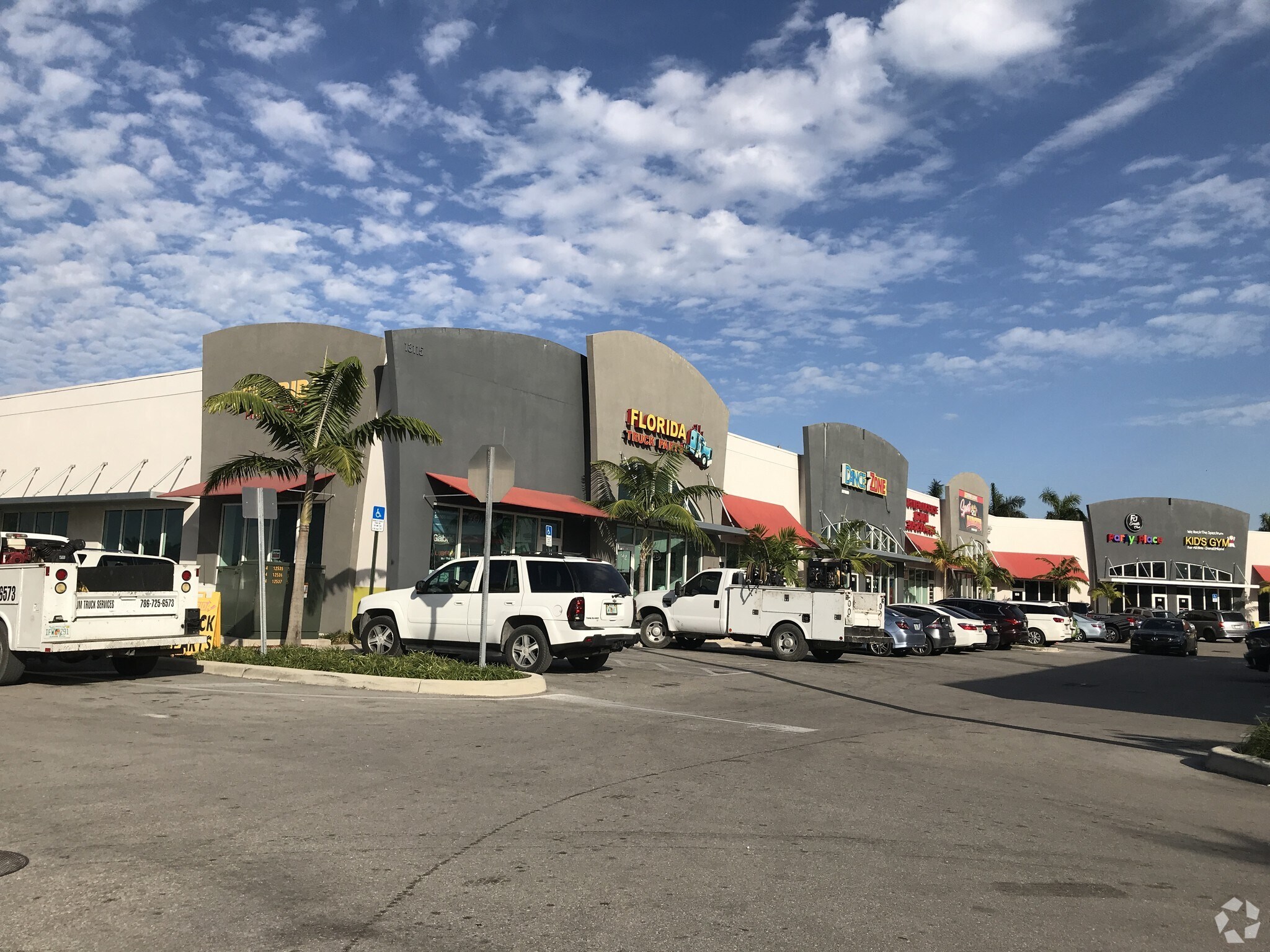 13115 W Okeechobee Rd, Hialeah, FL à louer Photo du bâtiment- Image 1 de 45