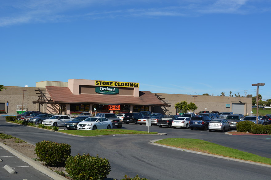 1067 N Davis Rd, Salinas, CA for lease - Building Photo - Image 1 of 27