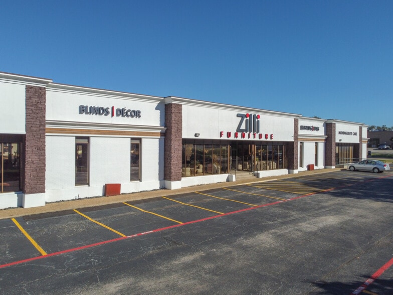 13604-13608 Midway Road, Dallas, TX for lease - Building Photo - Image 2 of 8