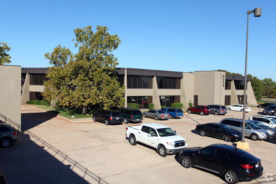 4334 NW Expressway St, Oklahoma City, OK for lease - Building Photo - Image 2 of 19