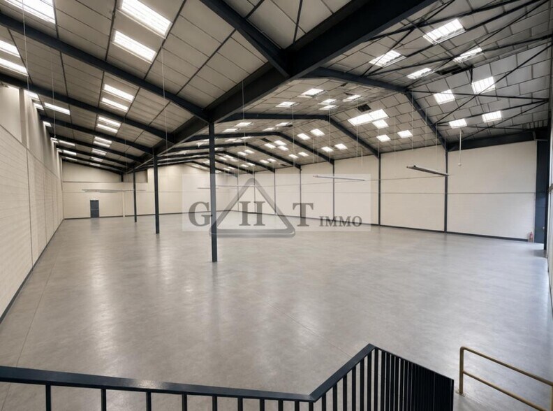 Industrial in Creil for sale - Building Photo - Image 3 of 3