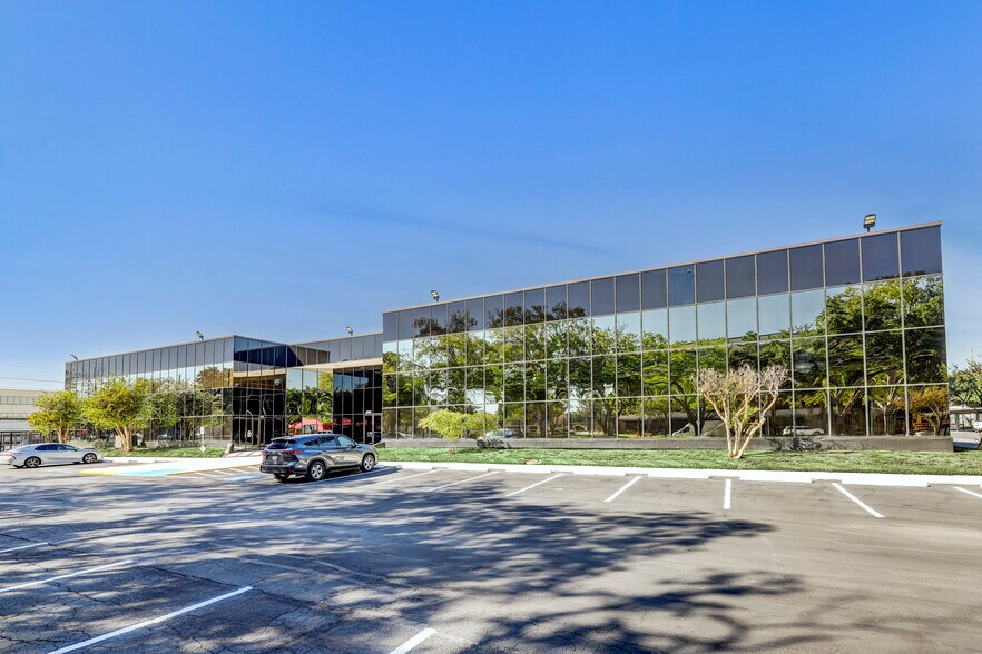 10500 Richmond Ave, Houston, TX à louer - Photo du bâtiment - Image 1 de 8