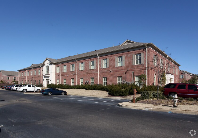 3085 Fountainside Dr, Germantown, TN à louer - Photo du bâtiment - Image 3 de 6