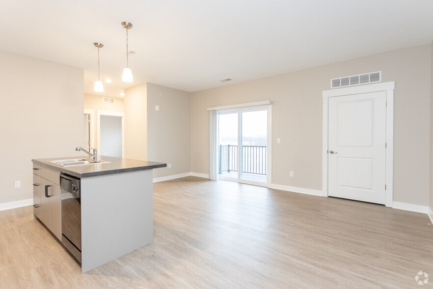 2111 Heyboer Dr, Holland, MI for sale - Interior Photo - Image 2 of 24