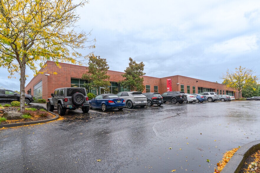 8875 NE Von Neumann Dr, Beaverton, OR à vendre - Photo du bâtiment - Image 3 de 4