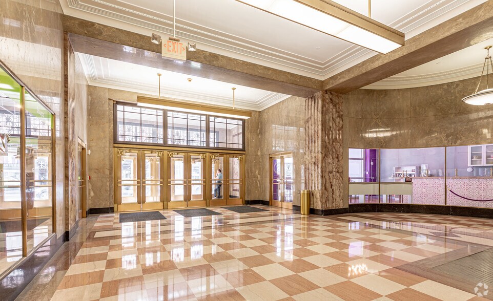 169 E Flagler St, Miami, FL à louer - Hall d’entrée - Image 3 de 11