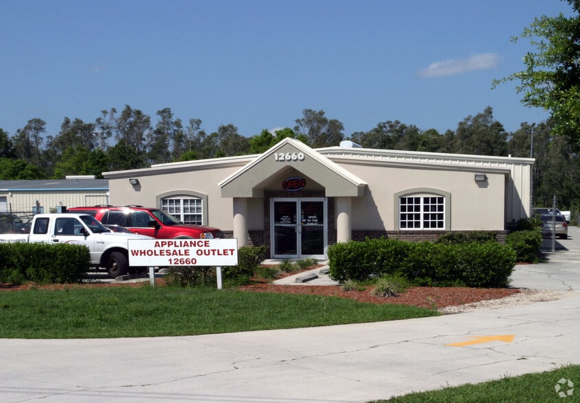 12660 Metro Pky, Fort Myers, FL à vendre - Photo du bâtiment - Image 3 de 11