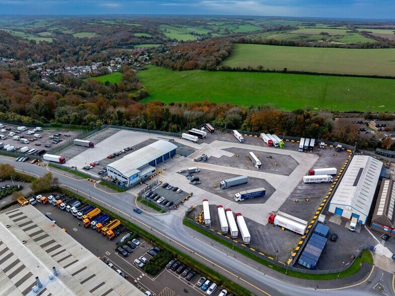 6-7 Menzies Rd, Dover à louer - Photo du bâtiment - Image 2 de 8