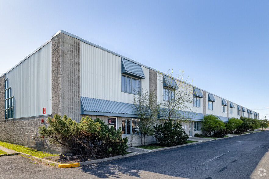 3600 Boul Matte, Brossard, QC for lease - Primary Photo - Image 1 of 11