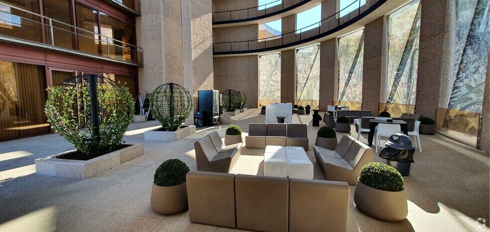 Bureau dans Madrid, Madrid à louer - Photo du bâtiment - Image 3 de 9