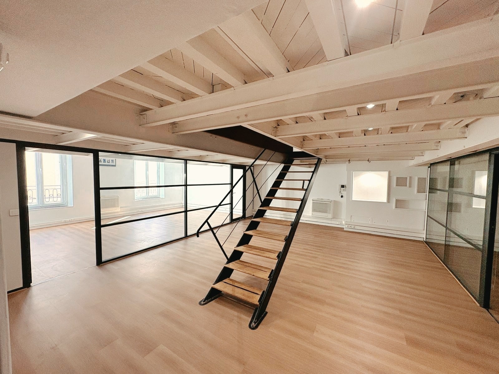 Office in Marseille for lease Interior Photo- Image 1 of 9
