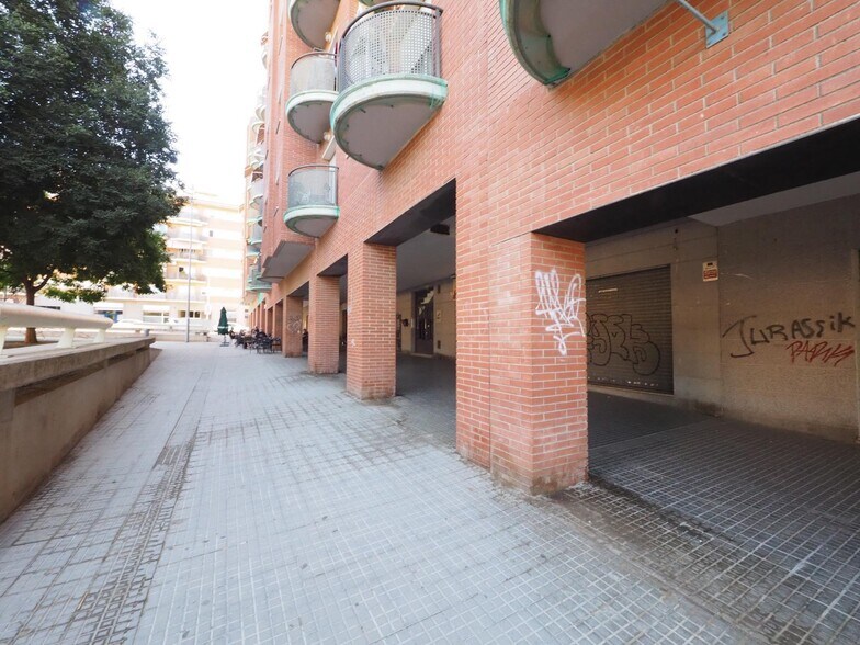Immeuble residentiel dans Olesa de Montserrat, Barcelona à vendre - Photo du bâtiment - Image 3 de 4