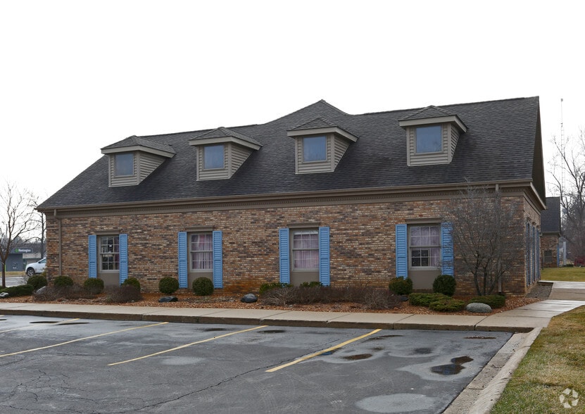 1063 W Hill Rd, Flint, MI for lease - Building Photo - Image 2 of 49