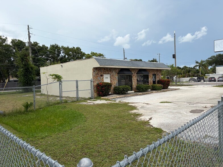 8109-8113 Ulmerton Rd, Largo, FL à vendre - Photo du bâtiment - Image 3 de 6