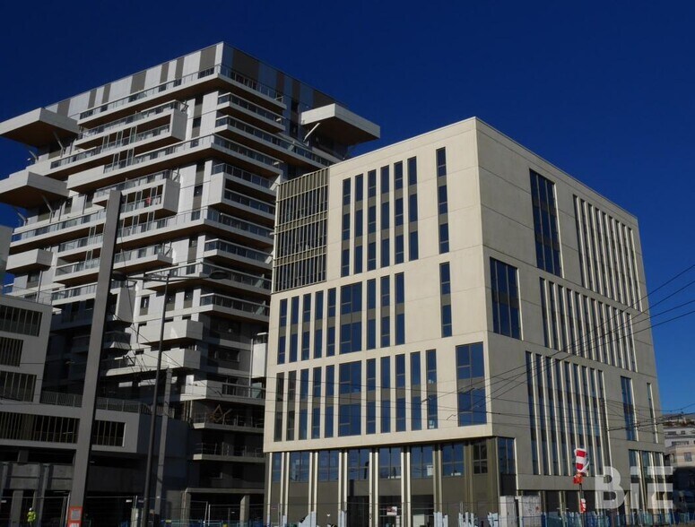 Office in Bordeaux for lease - Building Photo - Image 2 of 6