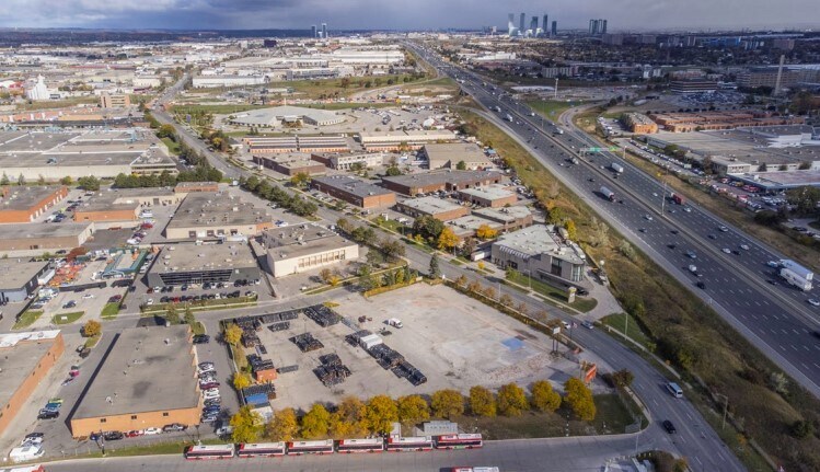 720 Arrow Rd, Toronto, ON à vendre Photo principale- Image 1 de 1