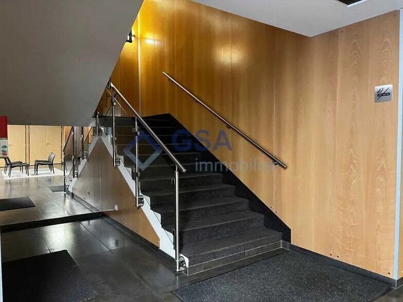 Bureau dans Lieusaint à louer - Hall d’entrée - Image 2 de 4