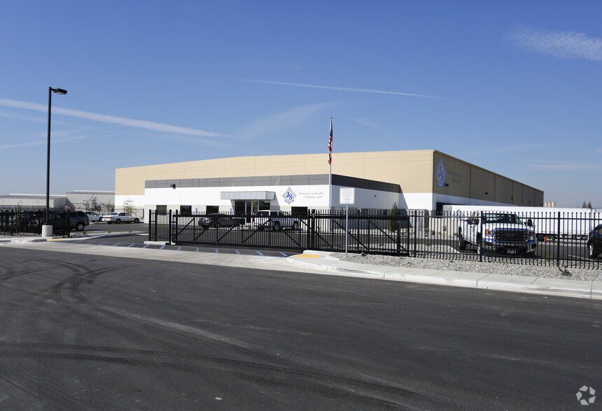 6850 New Kapittel Ct, Shafter, CA à louer - Photo du bâtiment - Image 3 de 6